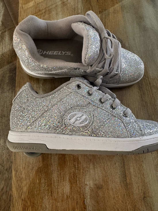 Heelys Other - Heelys Kids Silver Glitter Lace-Up Rolling Sneakers